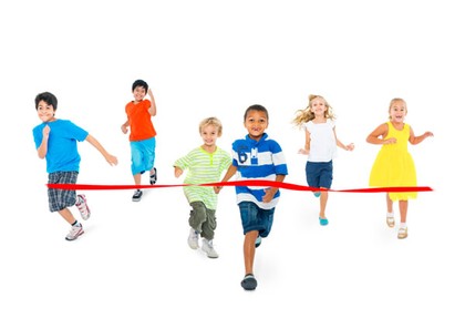 6 children running towards a finish line.