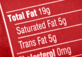 A red nutrition label displaying dietary fat content.